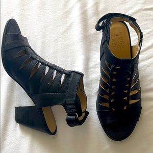 Black naturalizer 3 inch heels 6.5